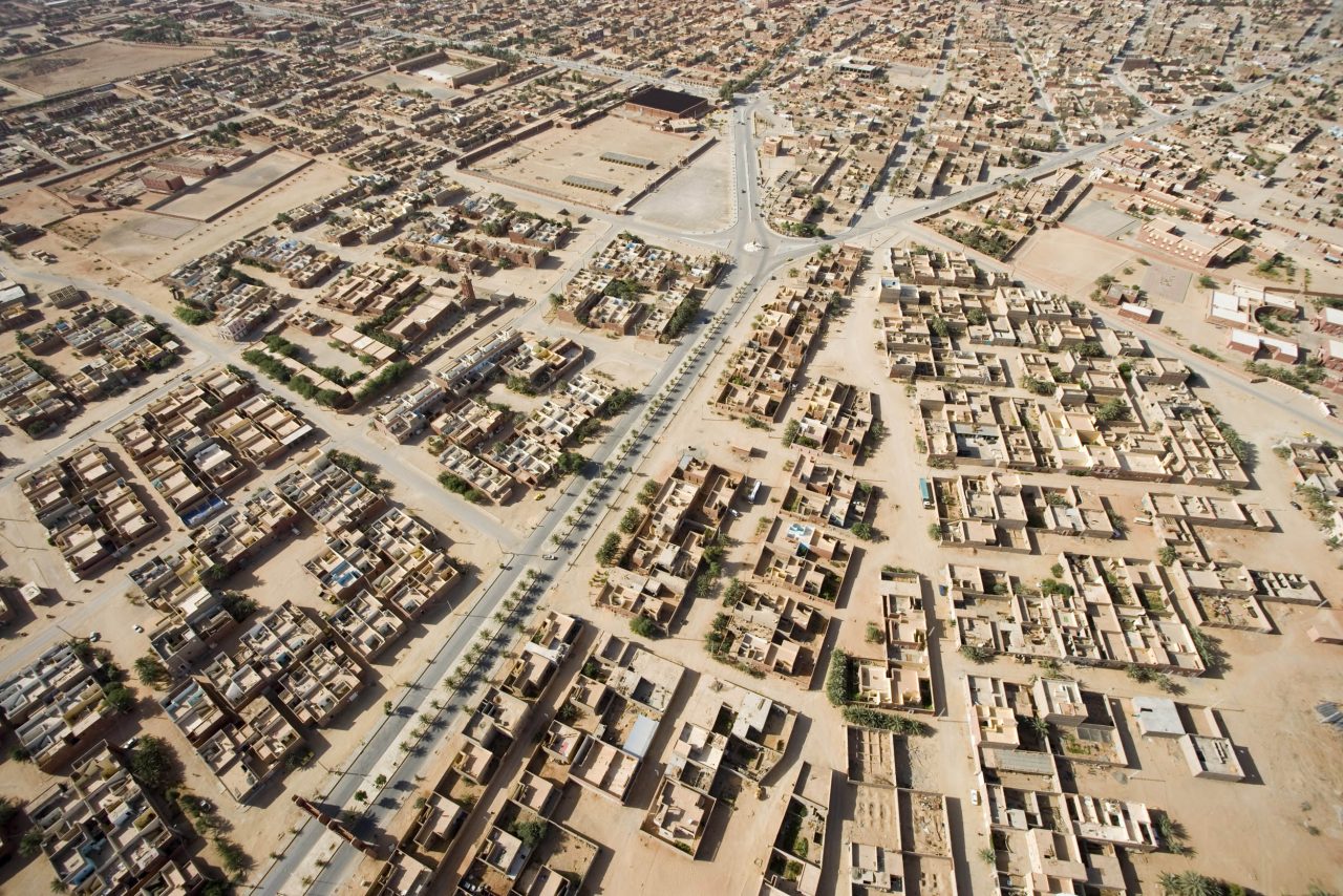 Photo aérienne d'architecture par hélicoptère d'une ville en Afrique du nord