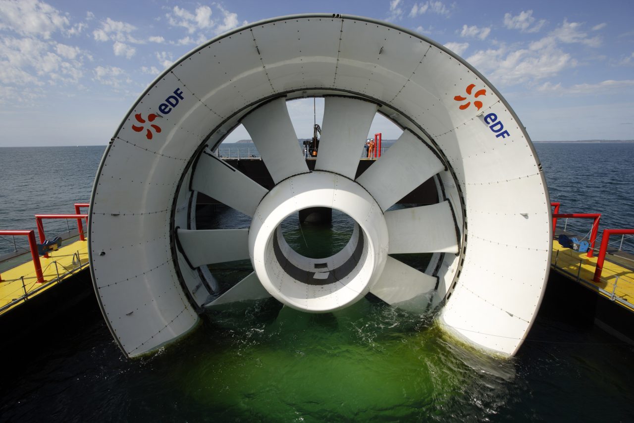 Turbine de l'hydrolienne l'Arcouest lors des tests en mer dans la baie de Douarnenez.