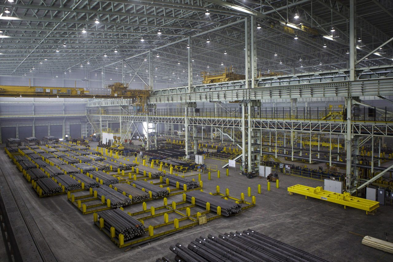 Phot de reportage industriel dans une usine de fabrication de tubes acier.